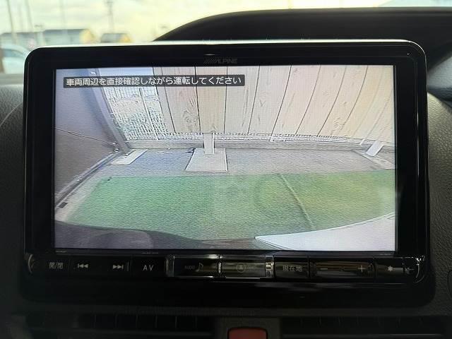 【カラーバックモニター】を装備しております。リアの映像がカラーで映し出されますので日々の駐車も安心安全です。