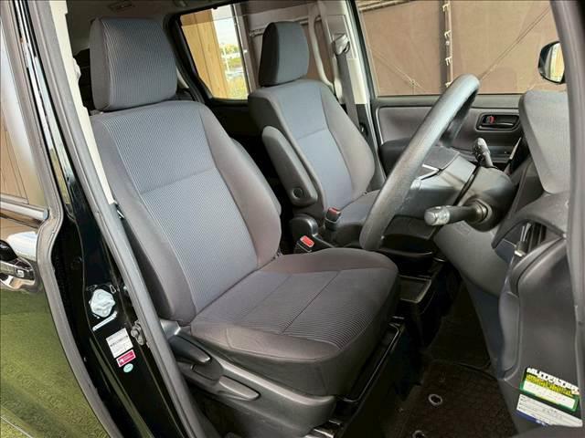 各種ブランドのシートカバーの取り扱いもございます。また、弊社オリジナルフロアマットもご用意しております。自慢の愛車をアレンジしてみてはいかがでしょうか。