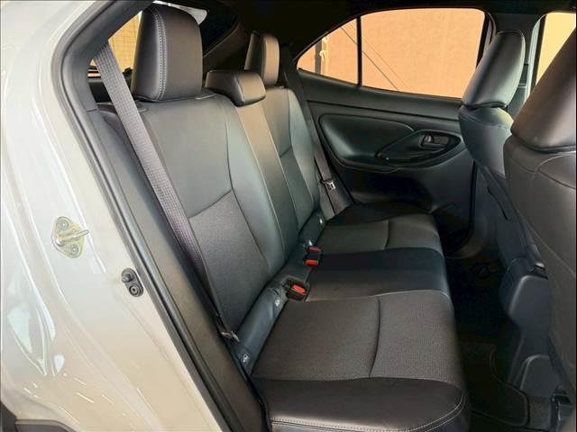 ヤリスクロス ハイブリッドＺ　ウルバーノ　純正８型ナビ／全周囲カメラ／シートヒーター／ステアリングヒーター／ブラインドスポットモニター／オートマチックハイビーム／レーダークルーズ／ＥＴＣ／オートライト／パワーシート／プッシュスタート（6枚目）