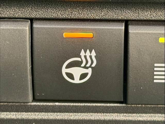 ヤリスクロス ハイブリッドＺ　ウルバーノ　純正８型ナビ／全周囲カメラ／シートヒーター／ステアリングヒーター／ブラインドスポットモニター／オートマチックハイビーム／レーダークルーズ／ＥＴＣ／オートライト／パワーシート／プッシュスタート（8枚目）