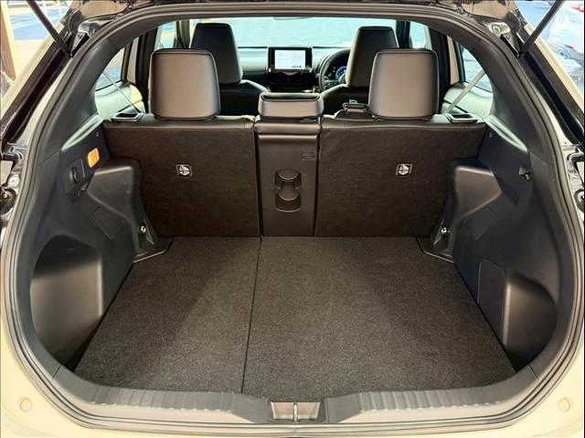 ヤリスクロス ハイブリッドＺ　ウルバーノ　純正８型ナビ／全周囲カメラ／シートヒーター／ステアリングヒーター／ブラインドスポットモニター／オートマチックハイビーム／レーダークルーズ／ＥＴＣ／オートライト／パワーシート／プッシュスタート（13枚目）