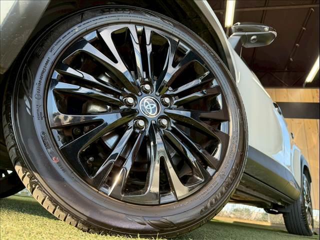 ヤリスクロス ハイブリッドＺ　ウルバーノ　純正８型ナビ／全周囲カメラ／シートヒーター／ステアリングヒーター／ブラインドスポットモニター／オートマチックハイビーム／レーダークルーズ／ＥＴＣ／オートライト／パワーシート／プッシュスタート（19枚目）