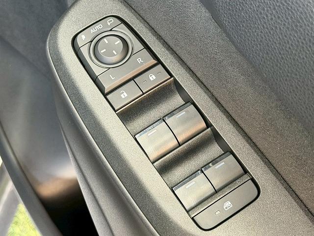 ヤリスクロス ハイブリッドＺ　ウルバーノ　純正８型ナビ／全周囲カメラ／シートヒーター／ステアリングヒーター／ブラインドスポットモニター／オートマチックハイビーム／レーダークルーズ／ＥＴＣ／オートライト／パワーシート／プッシュスタート（40枚目）