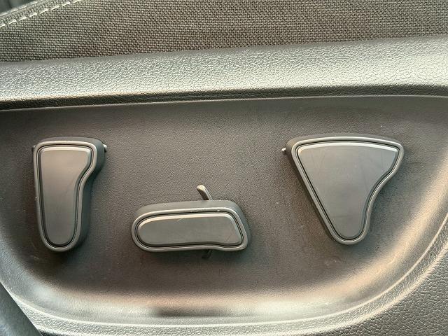 ヤリスクロス ハイブリッドＺ　ウルバーノ　純正８型ナビ／全周囲カメラ／シートヒーター／ステアリングヒーター／ブラインドスポットモニター／オートマチックハイビーム／レーダークルーズ／ＥＴＣ／オートライト／パワーシート／プッシュスタート（56枚目）