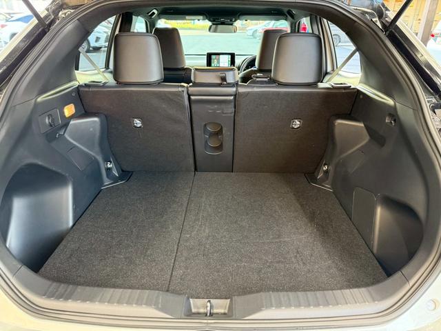 ヤリスクロス ハイブリッドＺ　ウルバーノ　純正８型ナビ／全周囲カメラ／シートヒーター／ステアリングヒーター／ブラインドスポットモニター／オートマチックハイビーム／レーダークルーズ／ＥＴＣ／オートライト／パワーシート／プッシュスタート（35枚目）