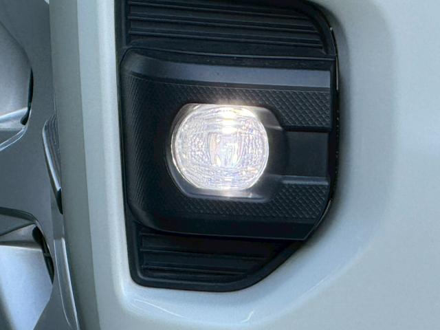 ハイエースバン スーパーＧＬ　ダークプライムＩＩ　全周囲カメラ／ＬＥＤヘッドライト／デジタルミラー／助手席エアバッック／衝突軽減ブレーキ／レーンキープアシスト／クリアランスソナー／ＡＣ１００Ｖ／両側パワースライドドア／オートエアコン／プッシュスタート（21枚目）