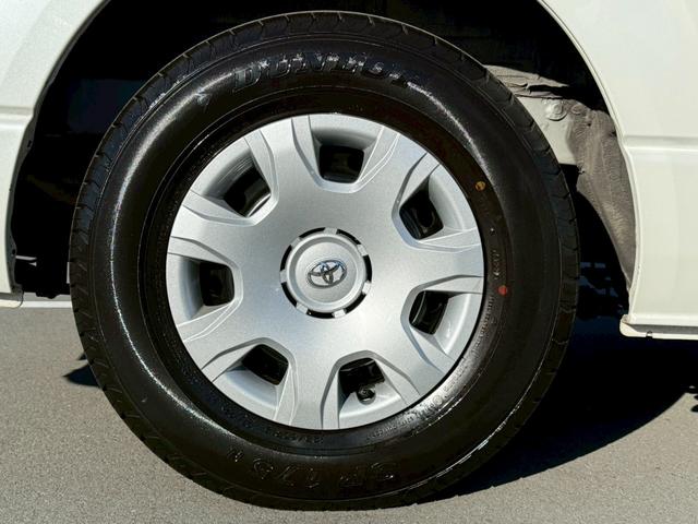 ハイエースバン スーパーＧＬ　ダークプライムＩＩ　全周囲カメラ／ＬＥＤヘッドライト／デジタルミラー／助手席エアバッック／衝突軽減ブレーキ／レーンキープアシスト／クリアランスソナー／ＡＣ１００Ｖ／両側パワースライドドア／オートエアコン／プッシュスタート（28枚目）