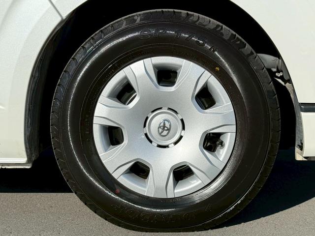 ハイエースバン スーパーＧＬ　ダークプライムＩＩ　全周囲カメラ／ＬＥＤヘッドライト／デジタルミラー／助手席エアバッック／衝突軽減ブレーキ／レーンキープアシスト／クリアランスソナー／ＡＣ１００Ｖ／両側パワースライドドア／オートエアコン／プッシュスタート（30枚目）