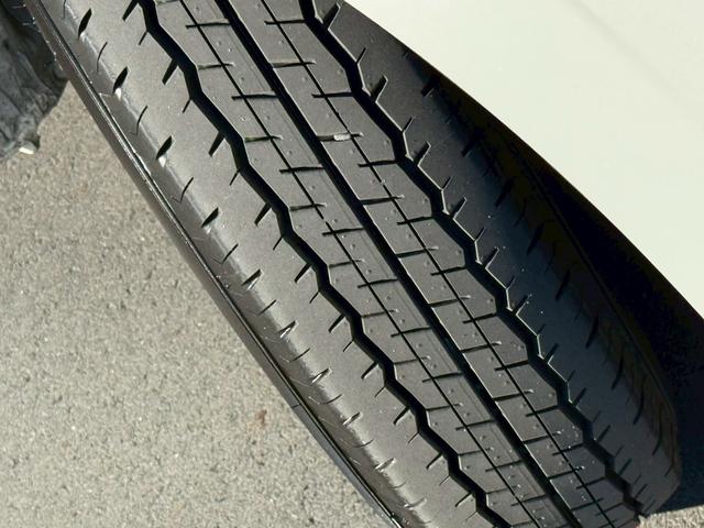 ハイエースバン スーパーＧＬ　ダークプライムＩＩ　全周囲カメラ／ＬＥＤヘッドライト／デジタルミラー／助手席エアバッック／衝突軽減ブレーキ／レーンキープアシスト／クリアランスソナー／ＡＣ１００Ｖ／両側パワースライドドア／オートエアコン／プッシュスタート（32枚目）