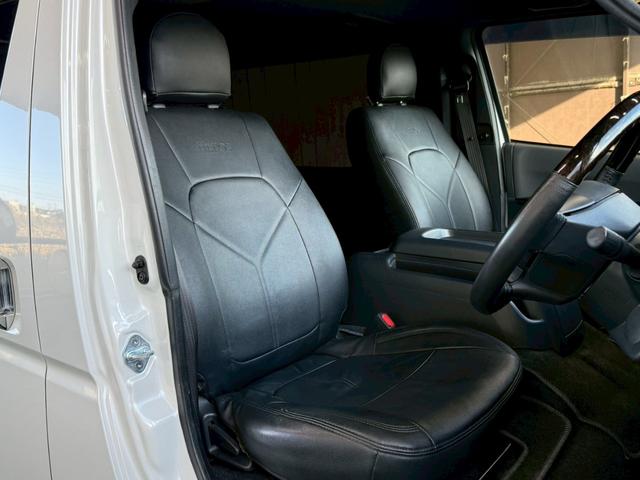 ハイエースバン スーパーＧＬ　ダークプライムＩＩ　全周囲カメラ／ＬＥＤヘッドライト／デジタルミラー／助手席エアバッック／衝突軽減ブレーキ／レーンキープアシスト／クリアランスソナー／ＡＣ１００Ｖ／両側パワースライドドア／オートエアコン／プッシュスタート（35枚目）