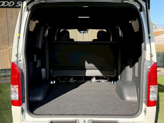 ハイエースバン スーパーＧＬ　ダークプライムＩＩ　全周囲カメラ／ＬＥＤヘッドライト／デジタルミラー／助手席エアバッック／衝突軽減ブレーキ／レーンキープアシスト／クリアランスソナー／ＡＣ１００Ｖ／両側パワースライドドア／オートエアコン／プッシュスタート（38枚目）