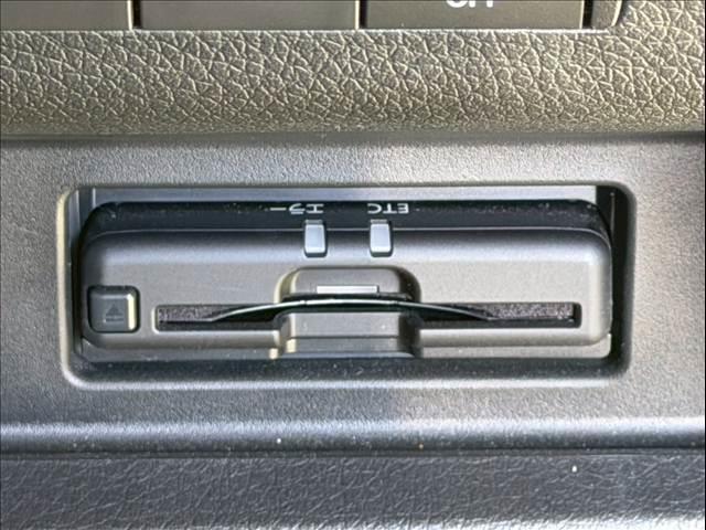 キャラバン ロンググランドプレミアムＧＸ　純正ナビ／全周囲カメラ／片側電動スライドドア／デジタルインナーミラー／ハーフレザーシート／オートエアコン／オートライト／ＥＴＣ／パワーウインドウ／横滑り防止／電動格納ミラー／リアクーラー（12枚目）