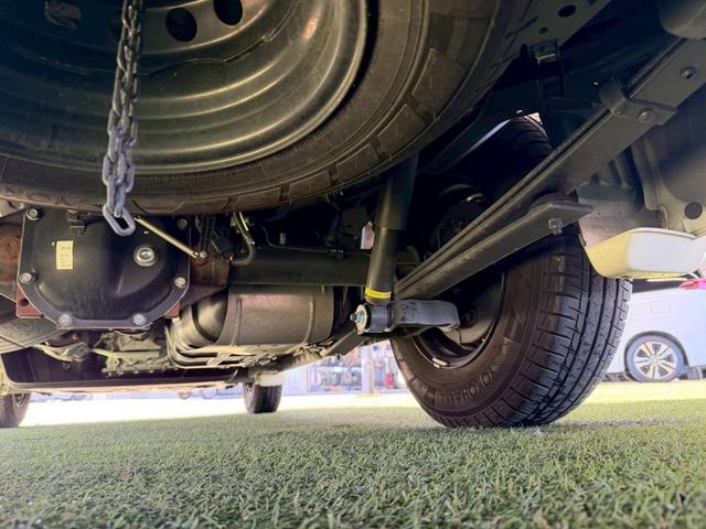 キャラバン ロンググランドプレミアムＧＸ　純正ナビ／全周囲カメラ／片側電動スライドドア／デジタルインナーミラー／ハーフレザーシート／オートエアコン／オートライト／ＥＴＣ／パワーウインドウ／横滑り防止／電動格納ミラー／リアクーラー（70枚目）