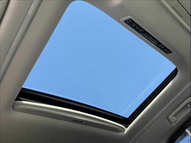 アルファード 2.5S Cパッケージ 純正ナビ/サンルーフ/フリップダウンモニター/デジタルインナーミラー/パワーバックドア/シートクーラー/シートヒーター/ステアリングヒーター/BSM/レーダークルーズコントロール/CD/DVD(8枚目)