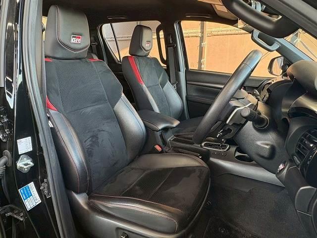 ハイラックス Ｚ　ＧＲスポーツ　純正ディスプレイ／全周囲カメラ／ＧＲスポーツバー／ベッドライナー／クリアランスソナー／レーダークルーズコントロール／パワーシート／パドルシフト／ＥＴＣ／オートエアコン／オートライト／パワーウインドウ（5枚目）