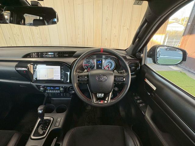 ハイラックス Ｚ　ＧＲスポーツ　純正ディスプレイ／全周囲カメラ／ＧＲスポーツバー／ベッドライナー／クリアランスソナー／レーダークルーズコントロール／パワーシート／パドルシフト／ＥＴＣ／オートエアコン／オートライト／パワーウインドウ（32枚目）