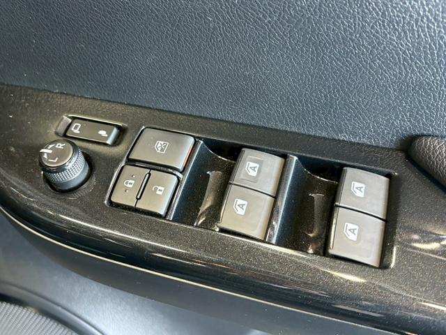 ハイラックス Ｚ　ＧＲスポーツ　純正ディスプレイ／全周囲カメラ／ＧＲスポーツバー／ベッドライナー／クリアランスソナー／レーダークルーズコントロール／パワーシート／パドルシフト／ＥＴＣ／オートエアコン／オートライト／パワーウインドウ（52枚目）