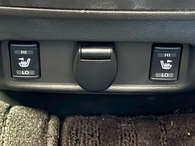 セレナ e-パワー ハイウェイスターV プロパイロット/純正10型ナビ/全周囲カメラ/後席モニター/両側電動スライドドア/デジタルインナーミラー/ステアリングヒーター/シートヒーター/ブラインドスポットモニター/ETC/寒冷地仕様(12枚目)