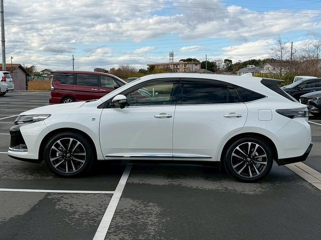 ハリアー エレガンス　ＧＲスポーツ　純正９型ナビ／サンルーフ／衝突軽減ブレーキ／レーダークルーズコントロール／ＥＴＣ／パワーシート／電子サイドブレーキ／ハーフレザーシート／バックカメラ／パワーウインドウ／オートハイビーム／ＬＥＤヘッド（64枚目）