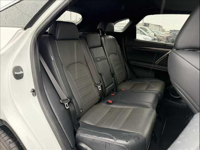 RX RX200t Fスポーツ 純正ナビ/サンルーフ/全周囲カメラ/ブラックレザー/レーダークルーズコントロール/ブラインドスポットモニター/シートヒーター/シートクーラー/AC100V/パワーバックドア/ステアリングヒーター(6枚目)