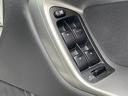 【パワーウィンドウ】運転席から操作可能で、電動で窓の開閉が可能です。