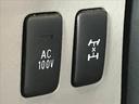 メーカーOPの【AC100V電源】を装備。携帯やノートパソコンの充電など家庭用電化製品を車の中で思う存分お楽しみいただけます。