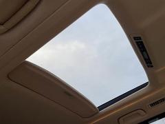 サンルーフ装備天窓としてご利用することもでき快適にドライブすることができます。 4