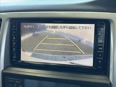 【カラーバックモニター】を装備しております。リアの映像がカラーで映し出されますので日々の駐車も安心安全です。 4