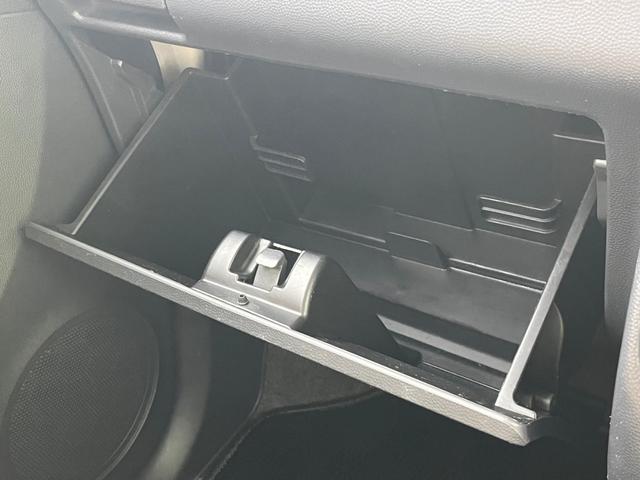 G 社外 メモリーナビ/Bluetooth接続/ワンセグTV/DVD/禁煙車/エアバッグ 運転席/エアバッグ 助手席/パワーウインドウ/エンジンスタートボタン/キーレスエントリー/パワーステアリング(24枚目)