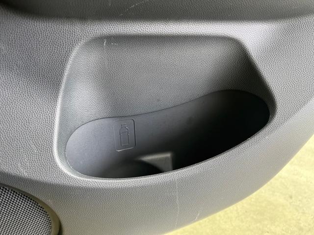 G 社外 メモリーナビ/Bluetooth接続/ワンセグTV/DVD/禁煙車/エアバッグ 運転席/エアバッグ 助手席/パワーウインドウ/エンジンスタートボタン/キーレスエントリー/パワーステアリング(29枚目)