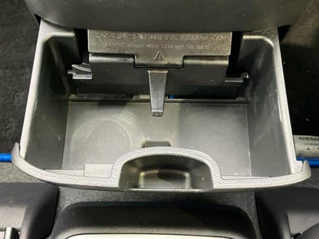 セレナ ｅパワーハイウェイスターＶ　保証書／純正　１０インチ　ＳＤナビ／フリップダウンモニター　純正　１１インチ／インテリジェントルームミラー／エマージェンシーブレーキ／両側電動スライドドア／アラウンドビューモニター　全周囲カメラ（40枚目）