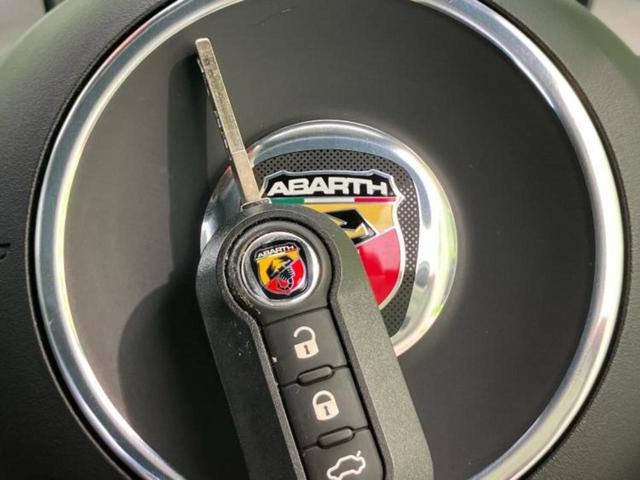 アバルト595C 595Cツーリズモ 保証書/社外 SDナビ/シート フルレザー/ヘッドランプ HID/ETC/EBD付ABS/横滑り防止装置/フルセグTV/エアバッグ 運転席/エアバッグ 助手席/エアバッグ サイド/MTモード付き(32枚目)