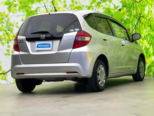 フィット １３Ｇ・１０ｔｈアニバーサリー　新品タイヤ／保証書／ＥＴＣ／ＥＢＤ付ＡＢＳ／エアバッグ　運転席／エアバッグ　助手席／パワーウインドウ／キーレススタート／パワーステアリング／オートライト／盗難防止システム／マニュアルエアコン（3枚目）