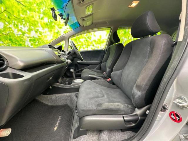 フィット １３Ｇ・１０ｔｈアニバーサリー　新品タイヤ／保証書／ＥＴＣ／ＥＢＤ付ＡＢＳ／エアバッグ　運転席／エアバッグ　助手席／パワーウインドウ／キーレススタート／パワーステアリング／オートライト／盗難防止システム／マニュアルエアコン（7枚目）