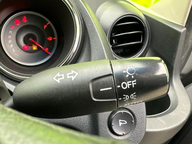 フィット １３Ｇ・１０ｔｈアニバーサリー　新品タイヤ／保証書／ＥＴＣ／ＥＢＤ付ＡＢＳ／エアバッグ　運転席／エアバッグ　助手席／パワーウインドウ／キーレススタート／パワーステアリング／オートライト／盗難防止システム／マニュアルエアコン（11枚目）