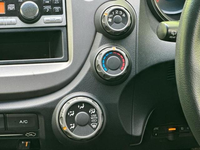 フィット １３Ｇ・１０ｔｈアニバーサリー　新品タイヤ／保証書／ＥＴＣ／ＥＢＤ付ＡＢＳ／エアバッグ　運転席／エアバッグ　助手席／パワーウインドウ／キーレススタート／パワーステアリング／オートライト／盗難防止システム／マニュアルエアコン（15枚目）