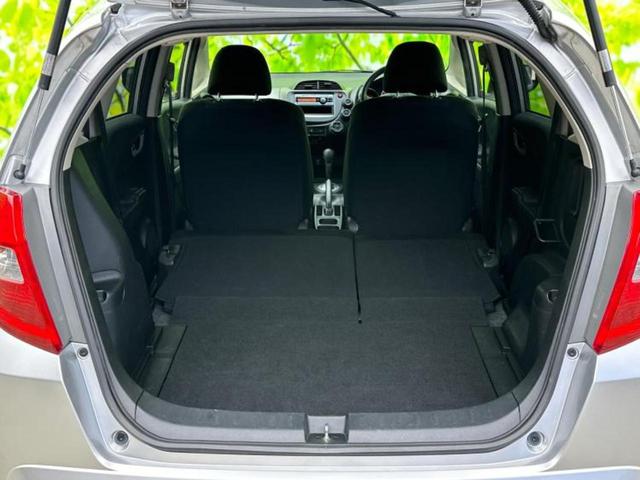 フィット １３Ｇ・１０ｔｈアニバーサリー　新品タイヤ／保証書／ＥＴＣ／ＥＢＤ付ＡＢＳ／エアバッグ　運転席／エアバッグ　助手席／パワーウインドウ／キーレススタート／パワーステアリング／オートライト／盗難防止システム／マニュアルエアコン（21枚目）