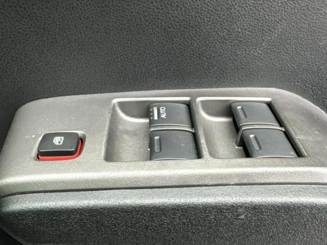 フィット １３Ｇ・１０ｔｈアニバーサリー　新品タイヤ／保証書／ＥＴＣ／ＥＢＤ付ＡＢＳ／エアバッグ　運転席／エアバッグ　助手席／パワーウインドウ／キーレススタート／パワーステアリング／オートライト／盗難防止システム／マニュアルエアコン（28枚目）