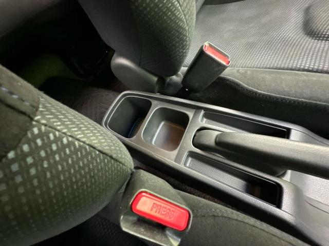 フィット １３Ｇ・１０ｔｈアニバーサリー　新品タイヤ／保証書／ＥＴＣ／ＥＢＤ付ＡＢＳ／エアバッグ　運転席／エアバッグ　助手席／パワーウインドウ／キーレススタート／パワーステアリング／オートライト／盗難防止システム／マニュアルエアコン（31枚目）