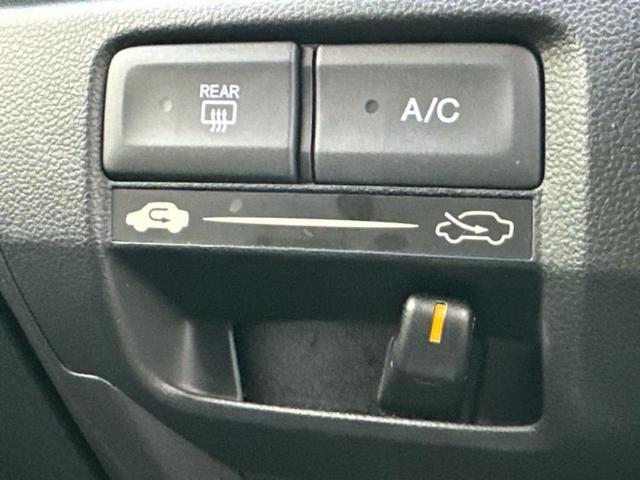 フィット １３Ｇ・１０ｔｈアニバーサリー　新品タイヤ／保証書／ＥＴＣ／ＥＢＤ付ＡＢＳ／エアバッグ　運転席／エアバッグ　助手席／パワーウインドウ／キーレススタート／パワーステアリング／オートライト／盗難防止システム／マニュアルエアコン（40枚目）