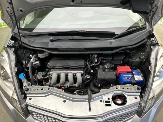 フィット １３Ｇ・１０ｔｈアニバーサリー　新品タイヤ／保証書／ＥＴＣ／ＥＢＤ付ＡＢＳ／エアバッグ　運転席／エアバッグ　助手席／パワーウインドウ／キーレススタート／パワーステアリング／オートライト／盗難防止システム／マニュアルエアコン（48枚目）