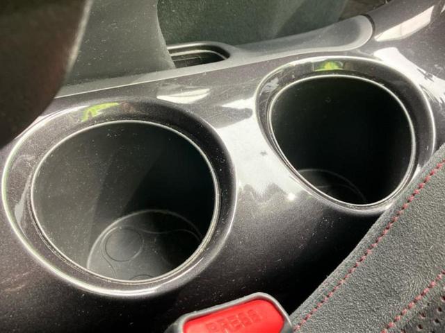 ＷＥＣＡＲＳでは各商談席に大型モニターをご用意しております！見やすい大画面でゆったりと全国の在庫をご覧いただけます！是非ご来店お待ちしております！