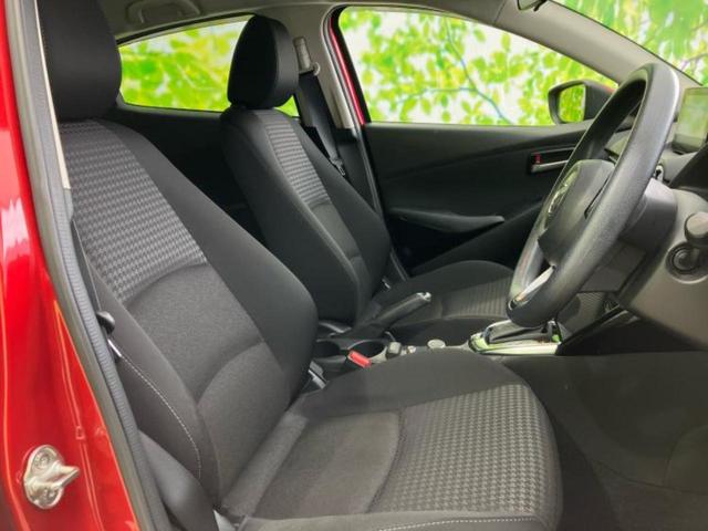 デミオ １３Ｓ　純正　ＳＤナビ／車線逸脱防止支援システム／ヘッドランプ　ＬＥＤ／Ｂｌｕｅｔｏｏｔｈ接続／ＥＴＣ／ＥＢＤ付ＡＢＳ／横滑り防止装置／バックモニター／フルセグＴＶ／ＤＶＤ／禁煙車／エアバッグ　運転席（4枚目）