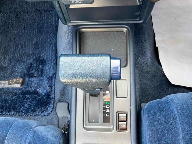 クラウン 3.0ロイヤルサルーン フェンダーミラー リアカーテン ハーフシートカバー アルミホイール AT カセット エアコン パワーウィンドウ(5枚目)