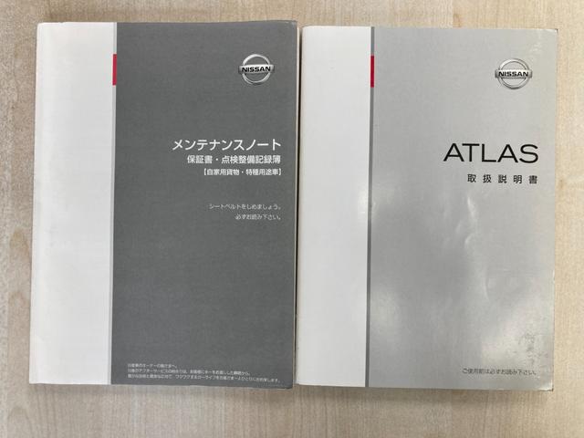 アトラストラック 　パワーウィンドウ　エアコン　スペアタイヤ　荷台内側木製　キーレスキー　アオリ髙３７０　荷台横幅１５８０　荷台奥行３０６０　荷台床高（地面からの高さ）７４０　最大積載量１５００ｋｇ　スペアタイヤ（78枚目）