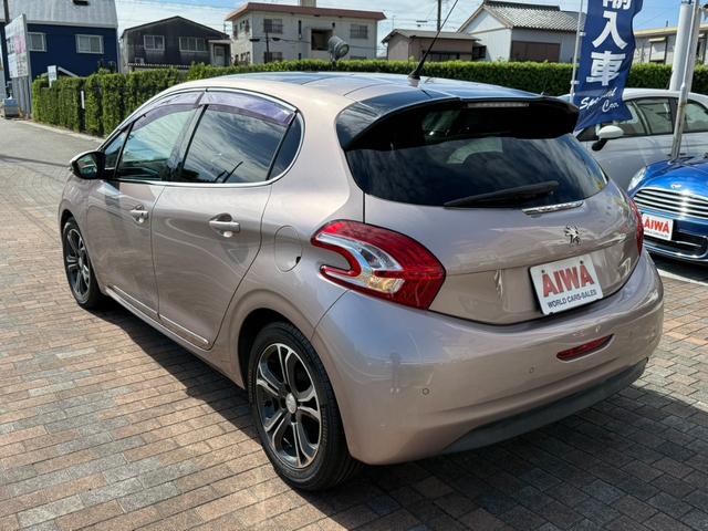 ２０８ シエロ　ユーザー様より買取　禁煙車　純正ナビ　テレビ　Ｗサンルーフ　ＥＴＣ　左右独立エアコン　クリアランスソナー（4枚目）