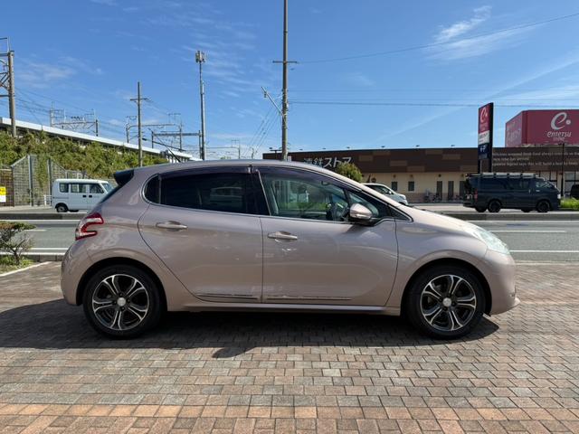 ２０８ シエロ　ユーザー様より買取　禁煙車　純正ナビ　テレビ　Ｗサンルーフ　ＥＴＣ　左右独立エアコン　クリアランスソナー（7枚目）