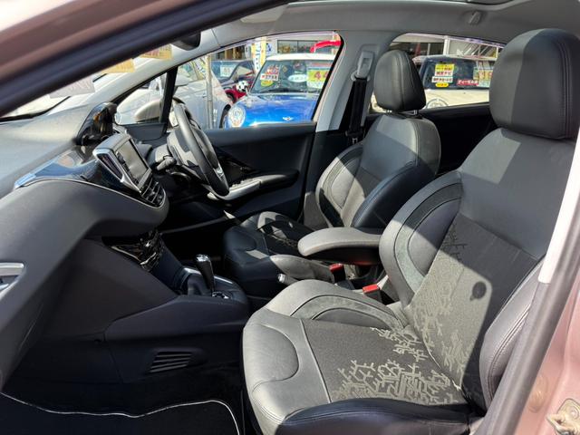 ２０８ シエロ　ユーザー様より買取　禁煙車　純正ナビ　テレビ　Ｗサンルーフ　ＥＴＣ　左右独立エアコン　クリアランスソナー（12枚目）