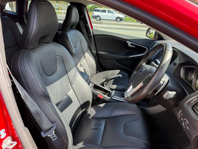 Ｖ４０ Ｄ４　ＳＥ　２０１６年モデル　黒革シート　ナビ・ＴＶ　バックカメラ　禁煙車　ディーゼル　パワーシート　シートヒーター　ＥＴＣ（10枚目）