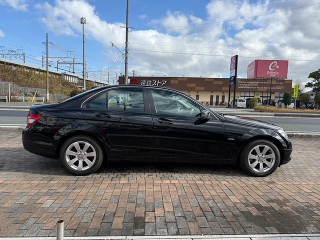 Ｃクラス Ｃ２００　ＣＧＩブルーエフィシェンシー　ユーザー買取車　ワンオーナー　禁煙車　ナビ・ＴＶ　バックカメラ　ＥＴＣ　パワーシート（7枚目）